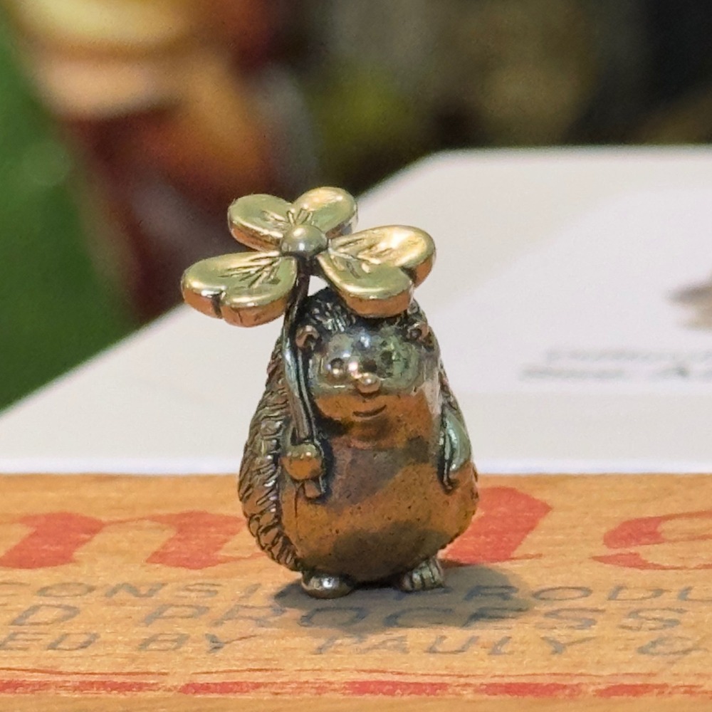 BG16 Hedgehog Figurine Gold Tone Miniature Clover Umbrella Vintage Style